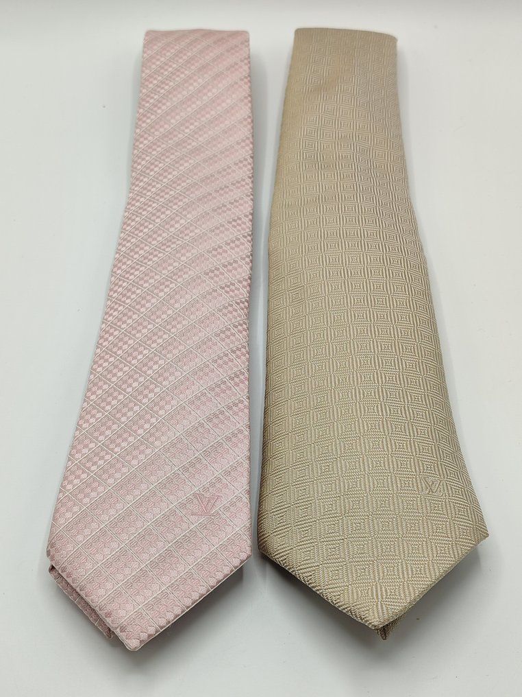 Lot - Louis Vuitton Neck Tie