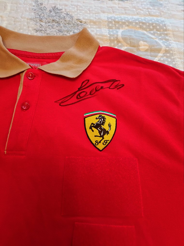 Polo Scuderia Ferrari autografata Leclerc e Sainz - Ferrari - Catawiki