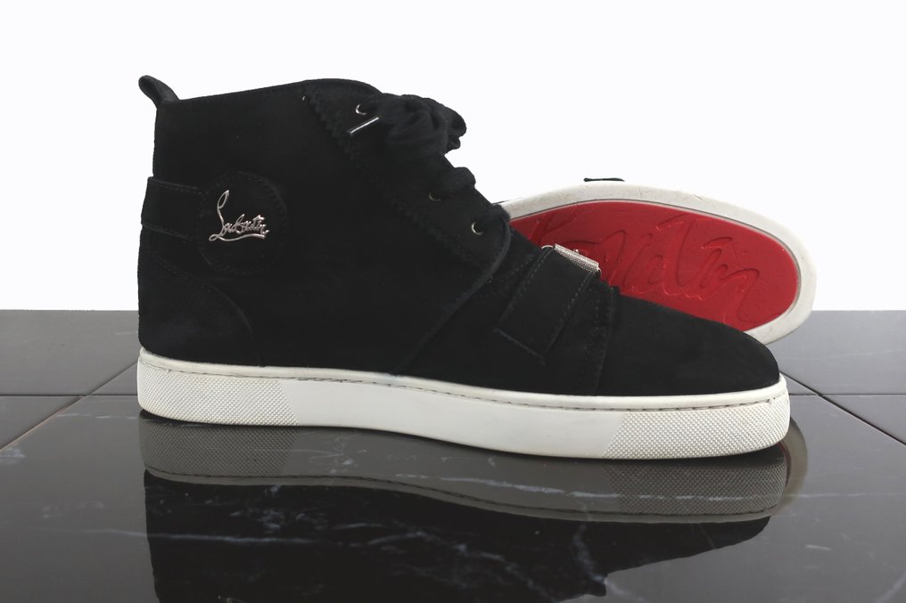 Louboutin nono strap discount black
