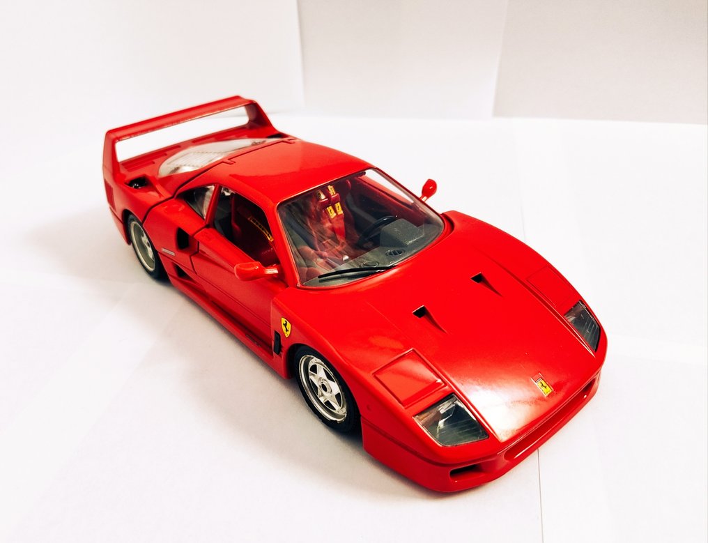 Ferrari F40 - échelle 1/18 - Burago - voiture de collection - Burago