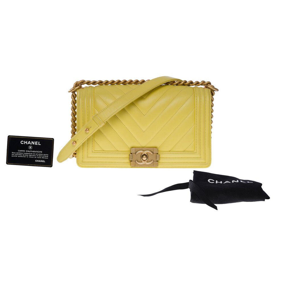 Chanel boy bag top chevron caviar