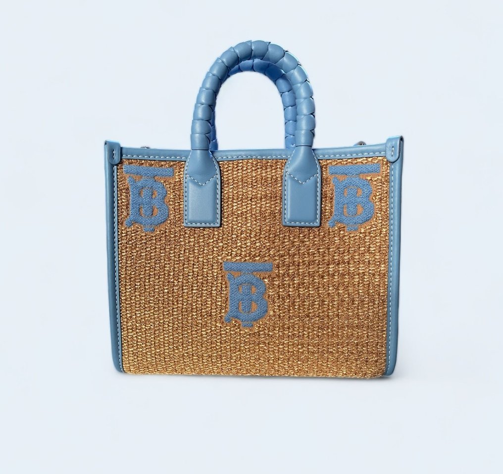 Burberry bolsos on sale wikipedia