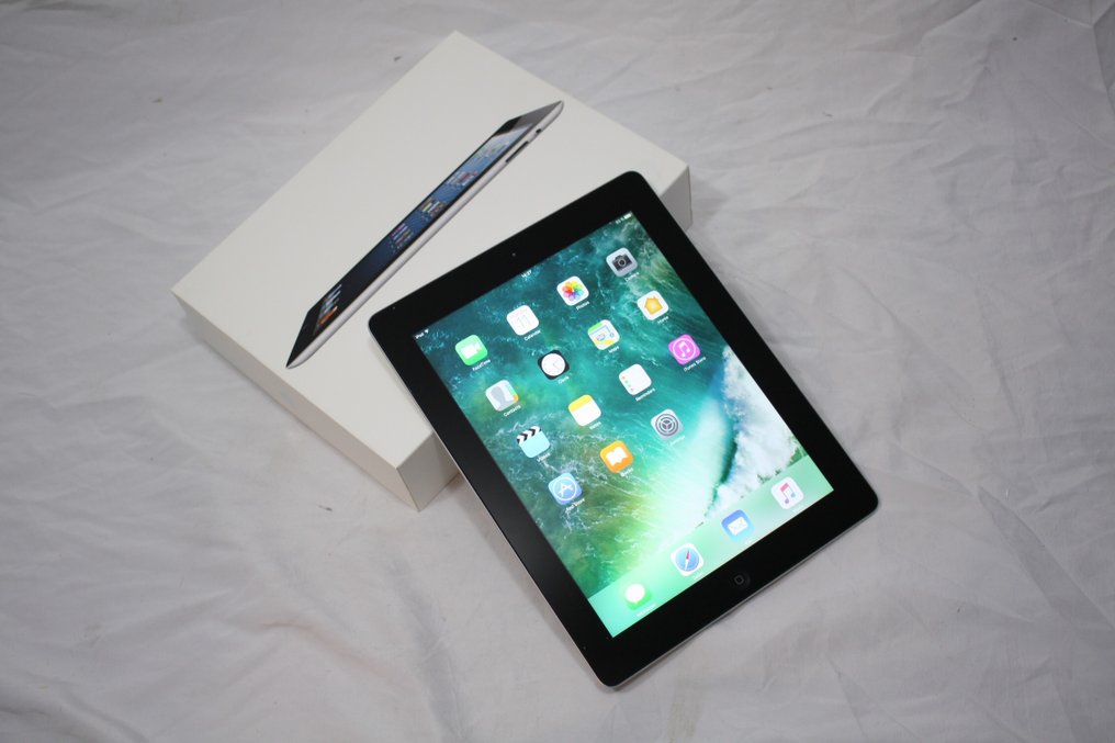Rare find Apple iPad 4th Generation (Retina screen model A1458) in