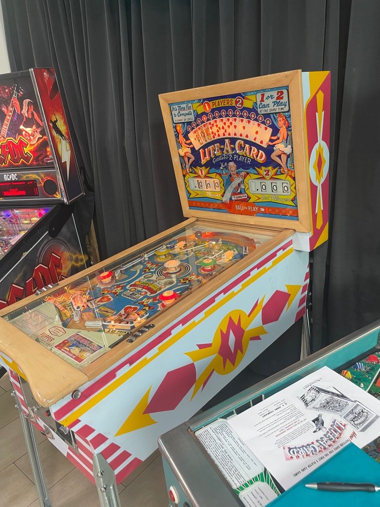Gottlieb Mechanical pinball machine Lite a Card Pinballmachine Wood
