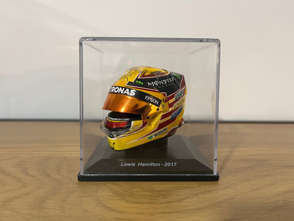 Spark 1 5 1 Model race car Bell HP7 World Champion 2017