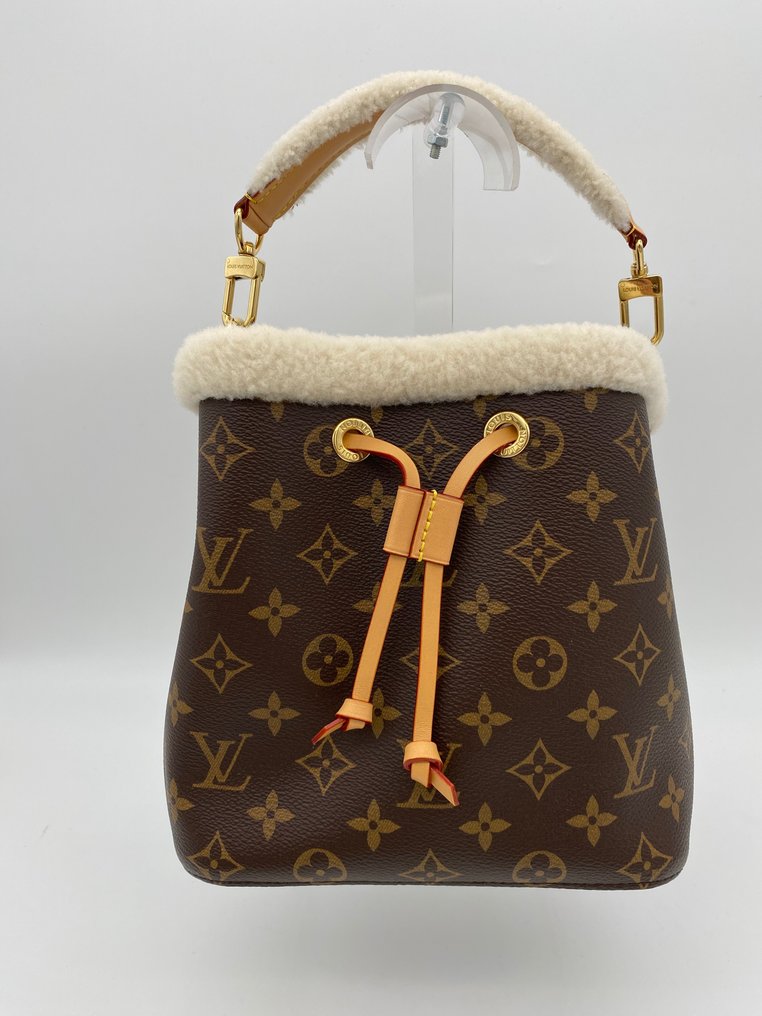 Lv bucket store bag 2020