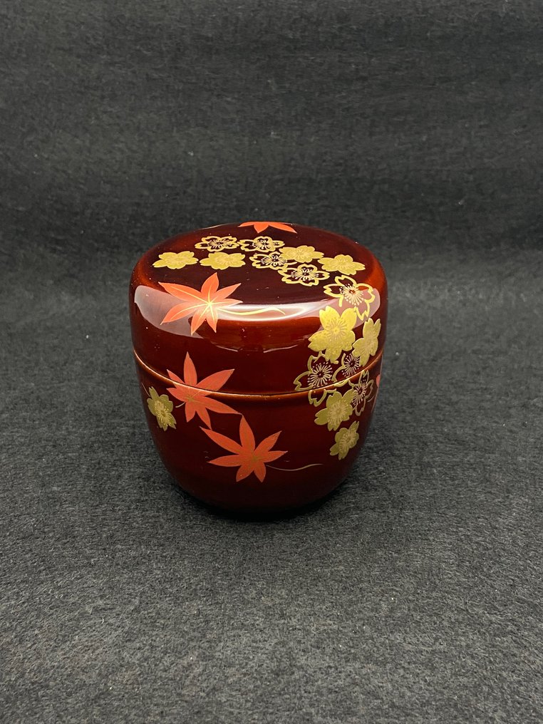 Natsume Cherry Blossom and Autumn Leaves, Unkin Makie, "桜紅葉 雲錦蒔絵