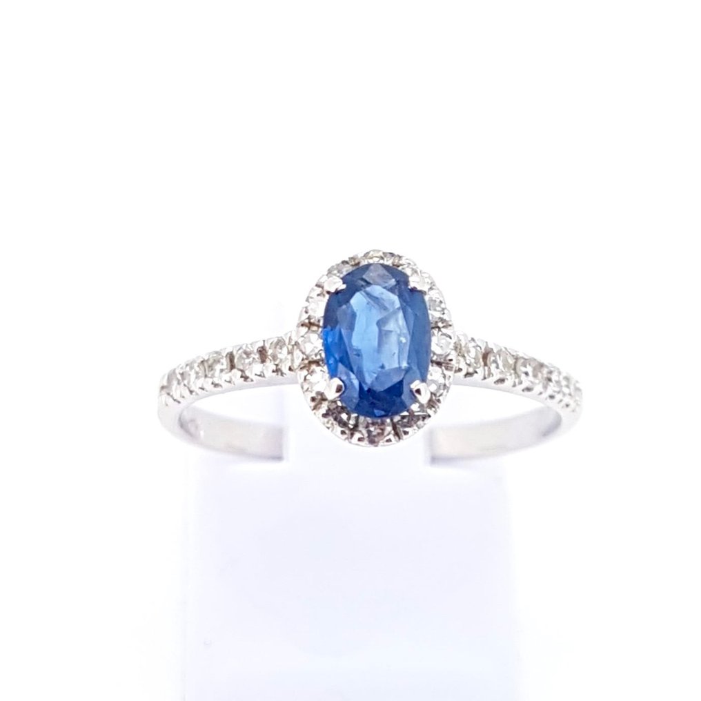Anello in oro bianco con zaffiro blu e diamanti hot sale