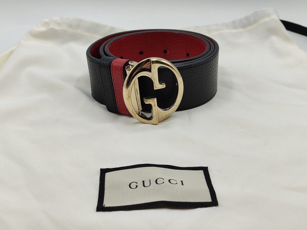 Gucci Ceinture r versible rouge et noire 450000 . CAO2G . 80