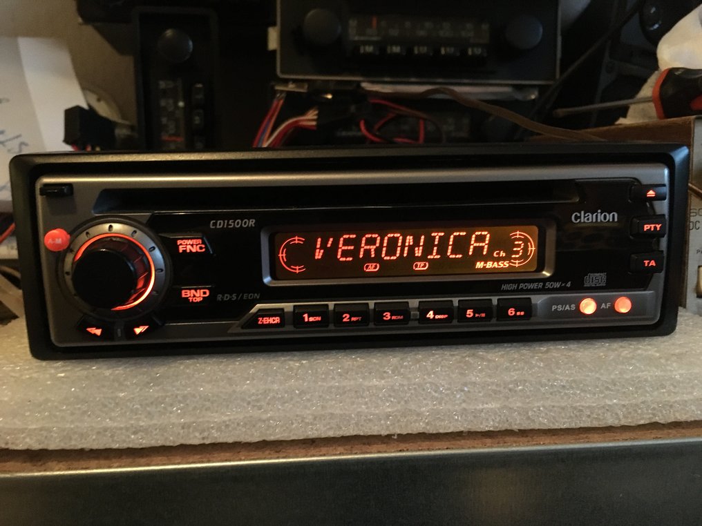 Clarion - CD1500R - Highpower stereo radio/CDspeler - VW - Saab - Volvo  Autoradio - Catawiki