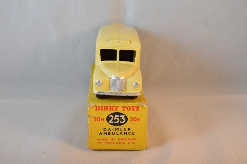 Dinky toys discount daimler ambulance