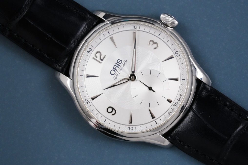 Oris artelier hand outlet winding small second