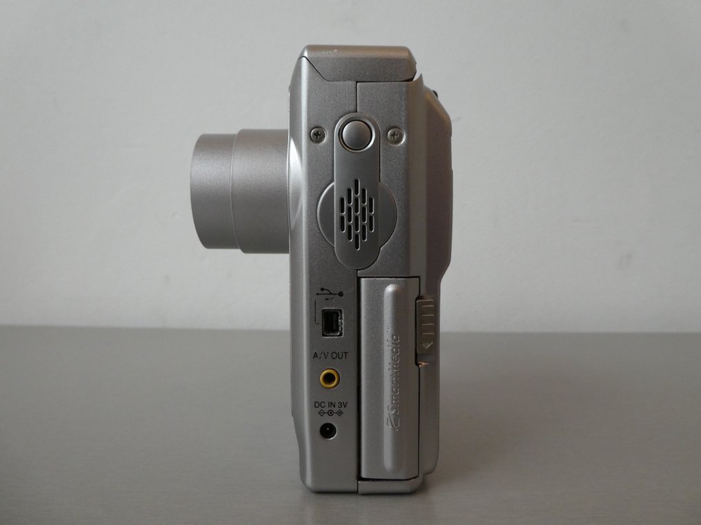 Fuji Fujifilm FinePix 4700 Zoom Silver digitalclassic Digitale camera
