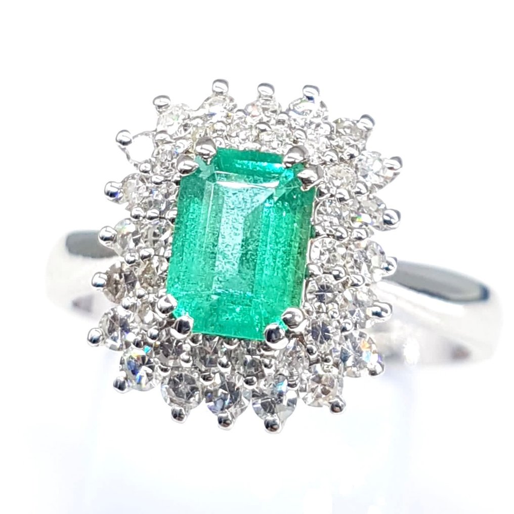 Anello in oro bianco 18 ct con Smeraldo 0.90 ct e Diamanti 0.75 ct