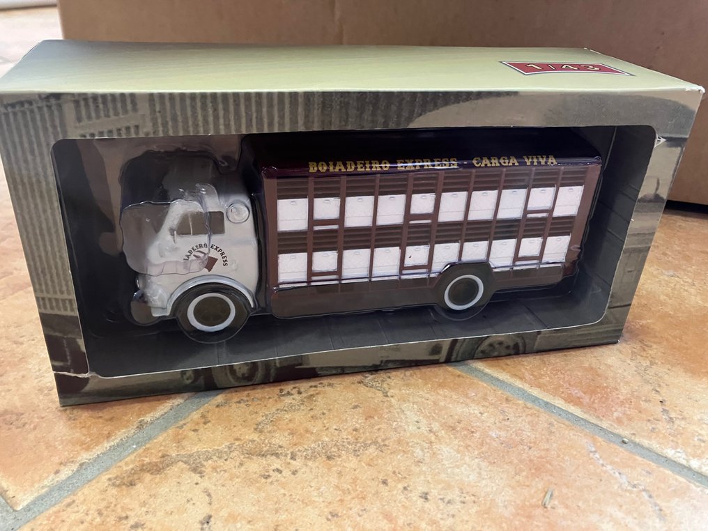 IXO 1:43 - 4 - Model car - 4 LKW - Catawiki