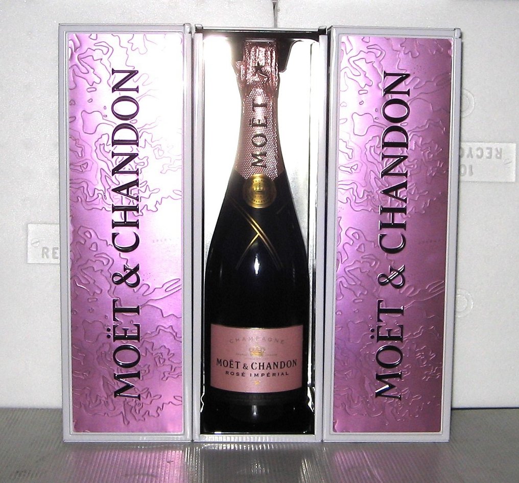Moët & Chandon Impérial Rosé Champagne with Gift Box Tin