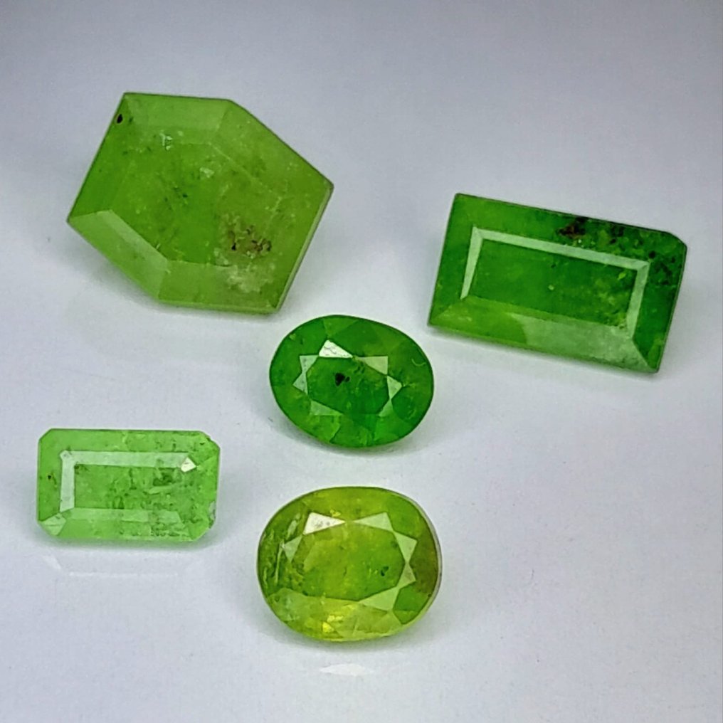 Green deals garnet name