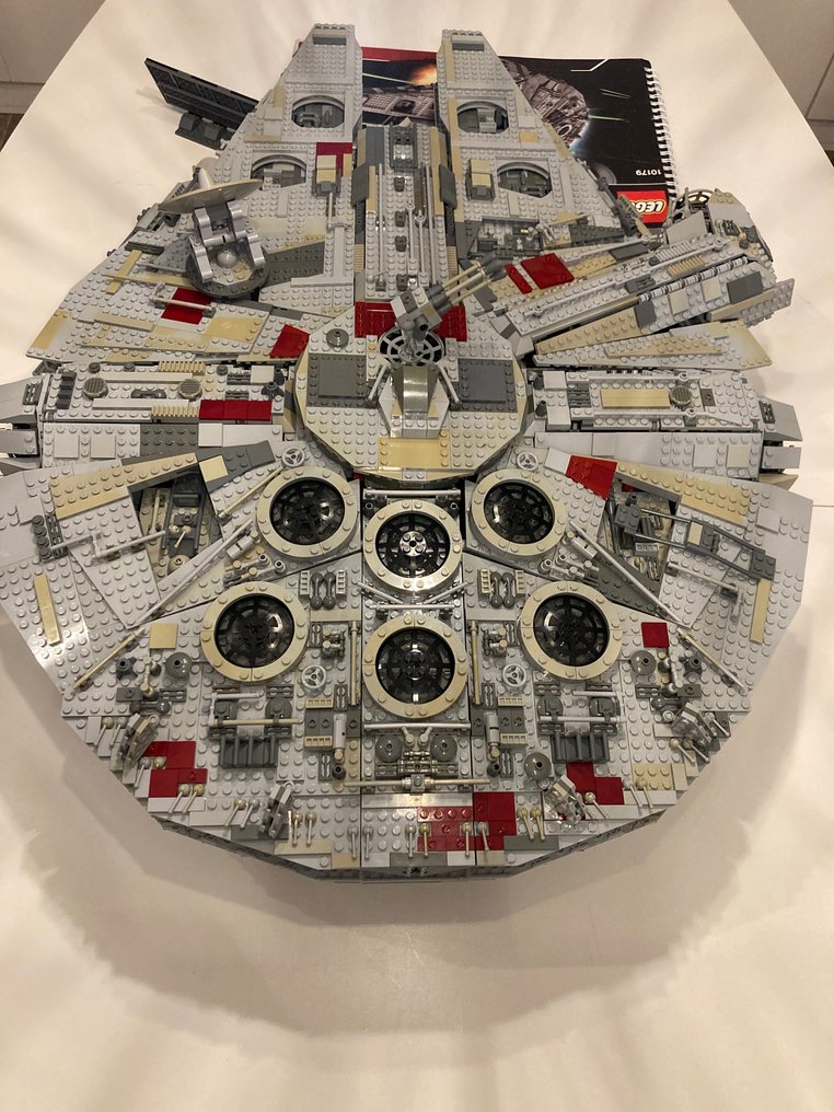 Lego ucs discount millennium falcon 10179