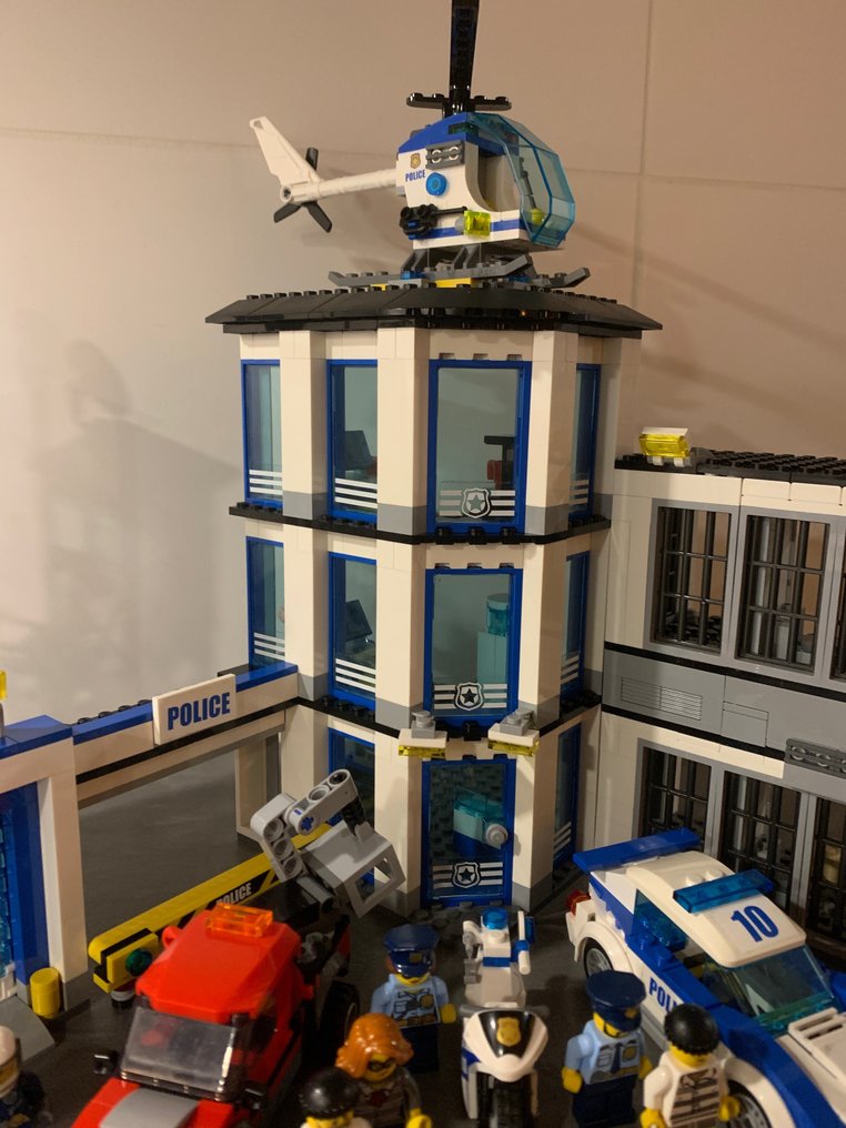 LEGO - 60141 - Le Commissariat de Police - Catawiki