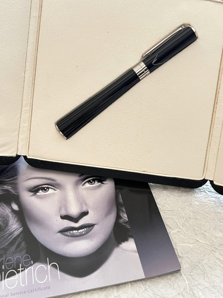 Montblanc marlene 2025 dietrich fountain pen