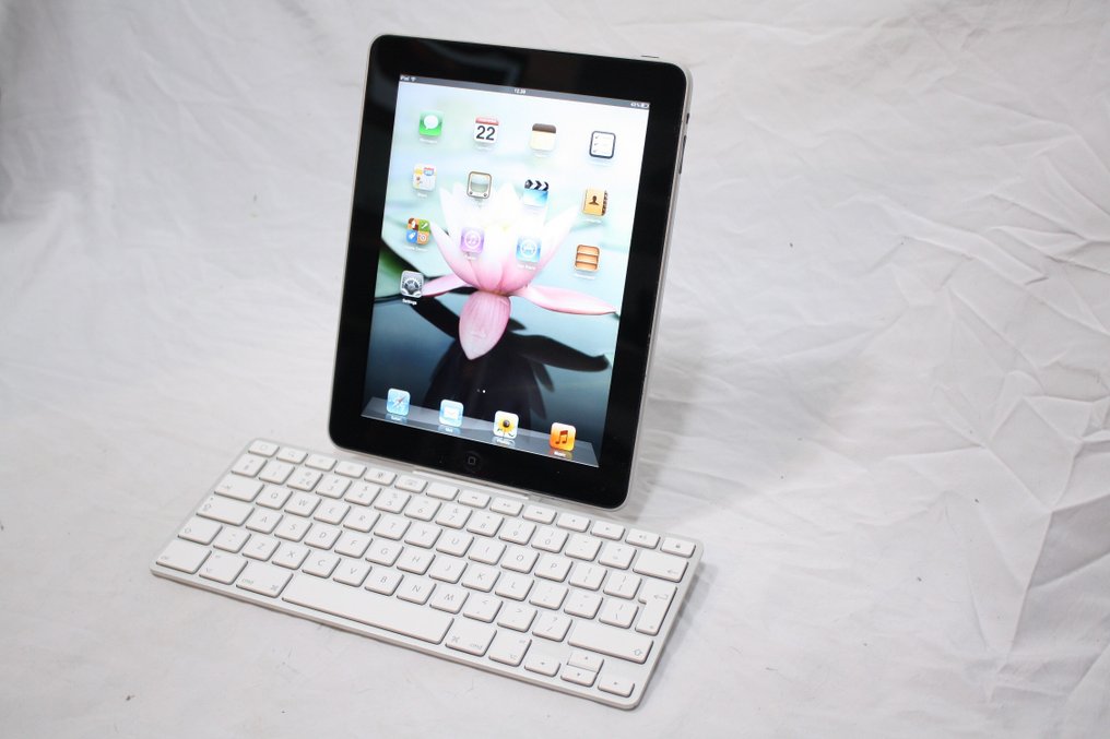 Rare find Apple iPad 1st Gen model A1219 32GB With original