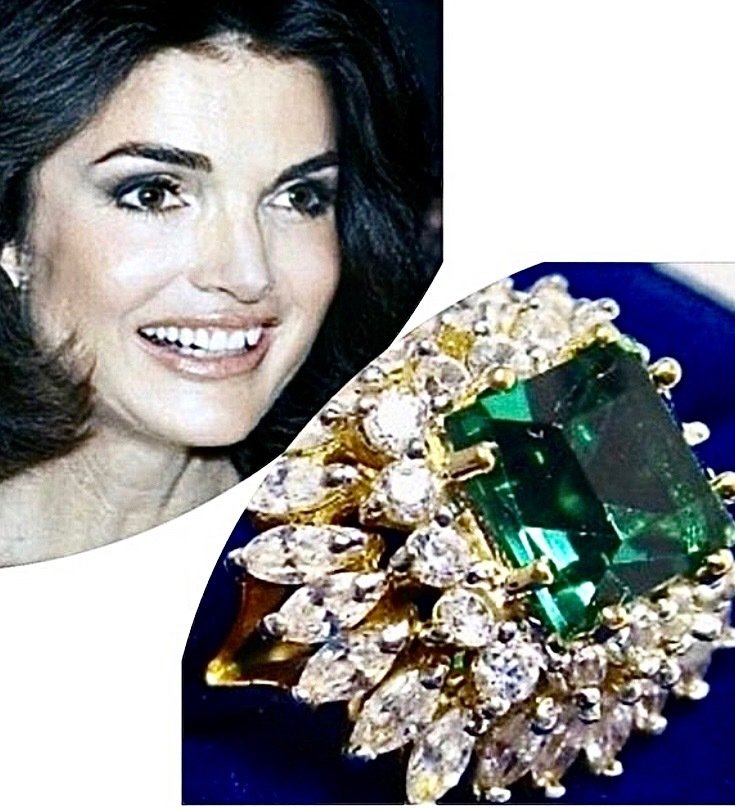 Jackie kennedy 2025 emerald ring