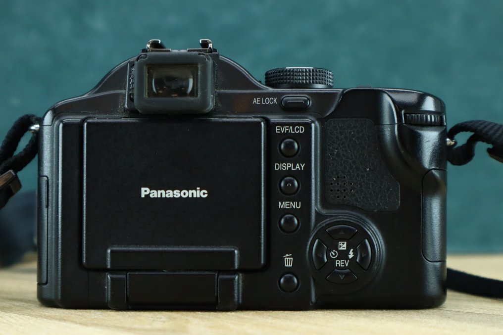 Panasonic Lumix DMCFZ30 + 2,83,7/7,488,8mm Single lens reflex camera