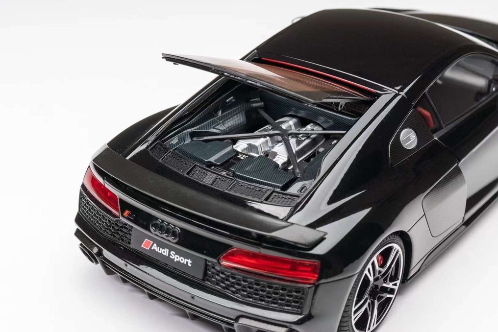 Kengfai 1:18 - 1 - Voiture miniature - Audi R8 Spyder - y compris toit  amovible, belle peinture - Catawiki