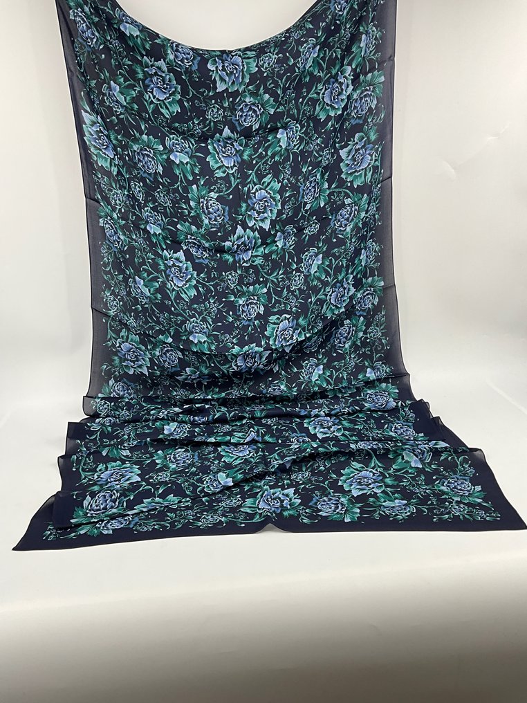 Burberry 70 2025 off sale dresses
