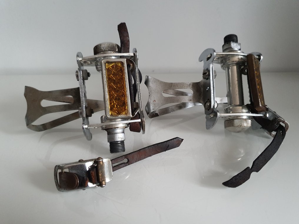 Vintage road best sale bike pedals
