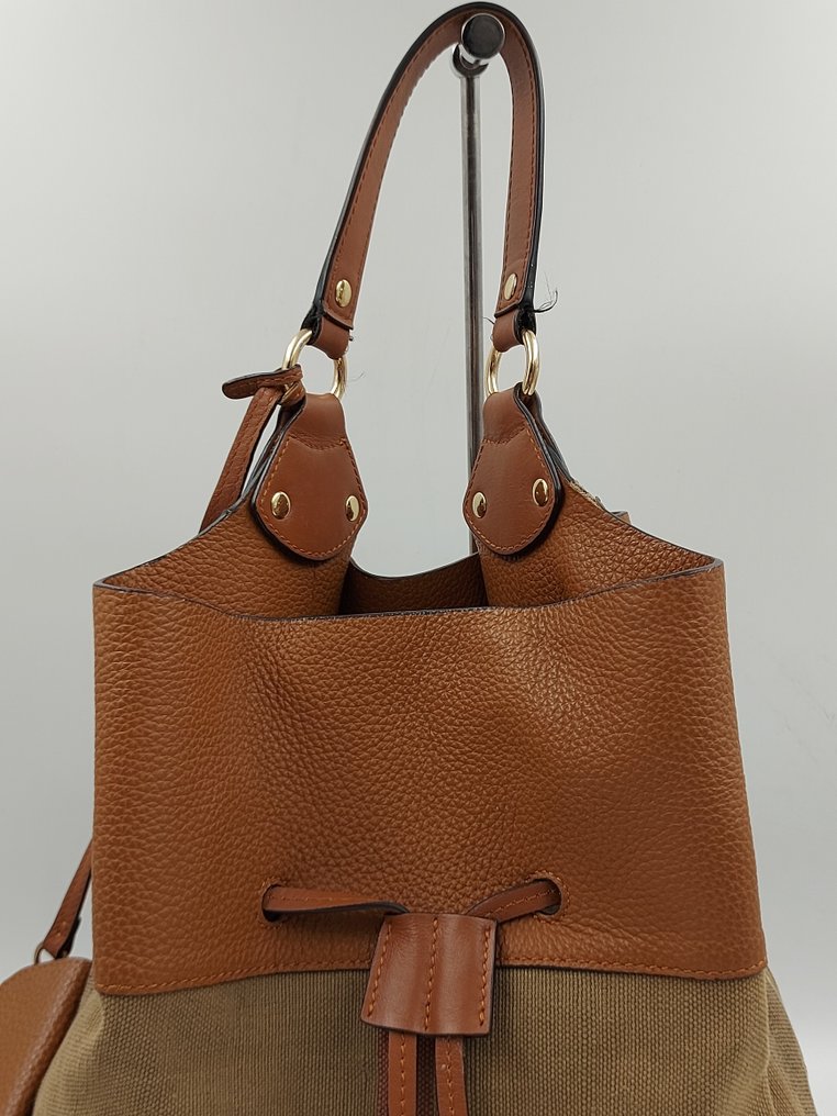 Burberry ashby hobo outlet