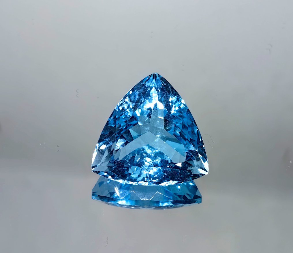 Sky blue topaz price store