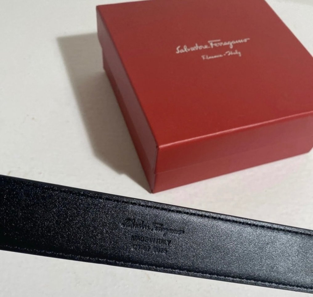 Fake ferragamo belt box store