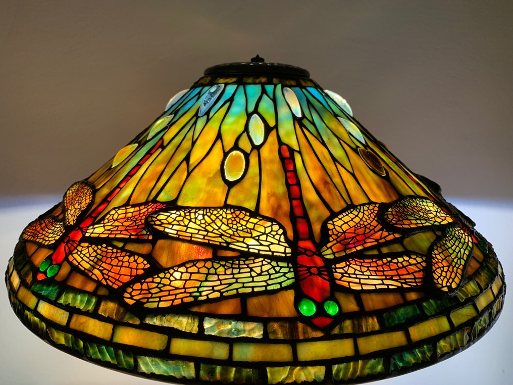 Lampshade marked Tiffany Studios New York 1495 Table lamp Stained
