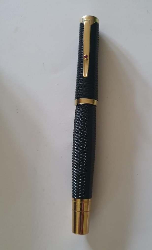 Montblanc virginia woolf fountain pen deals