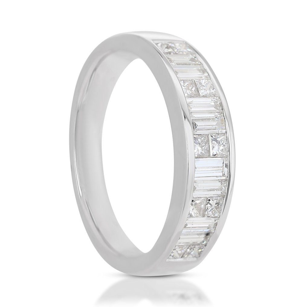 AIG Certification 1 00 total ct of natural diamonds 18 karatowe