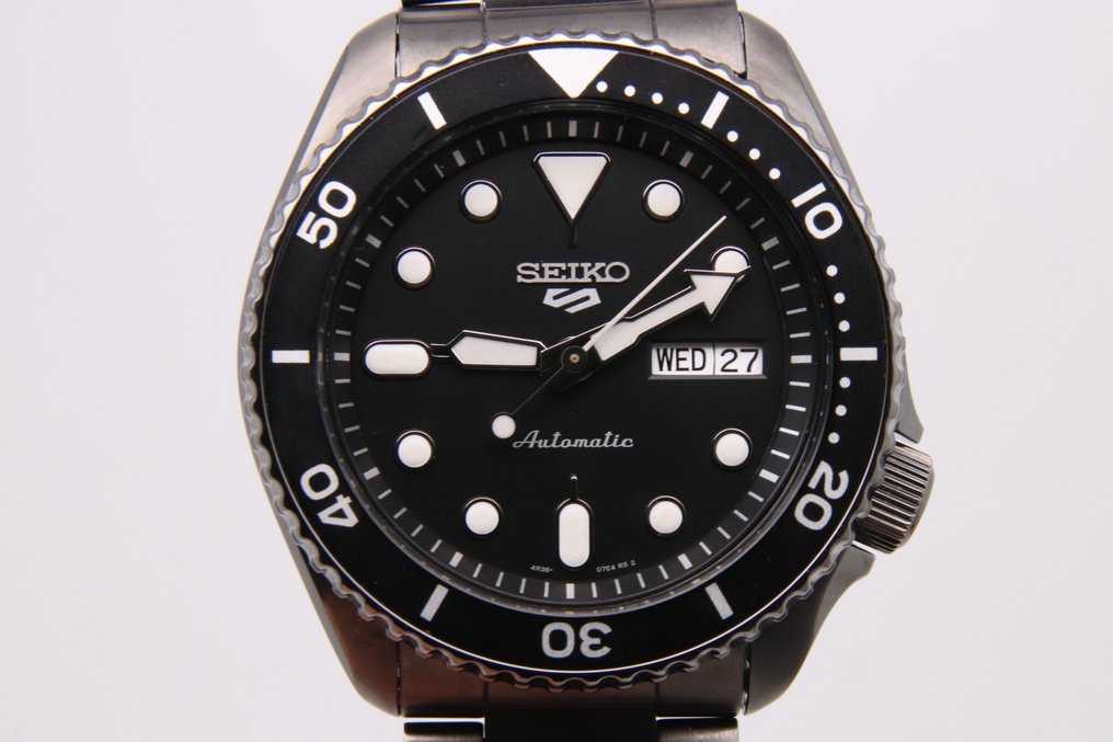 Seiko 5 hotsell gunmetal