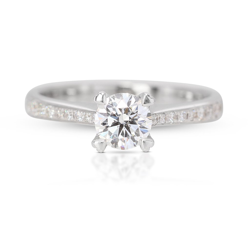 AIG Certification 0 70 total ct of natural diamonds 18 carats Or