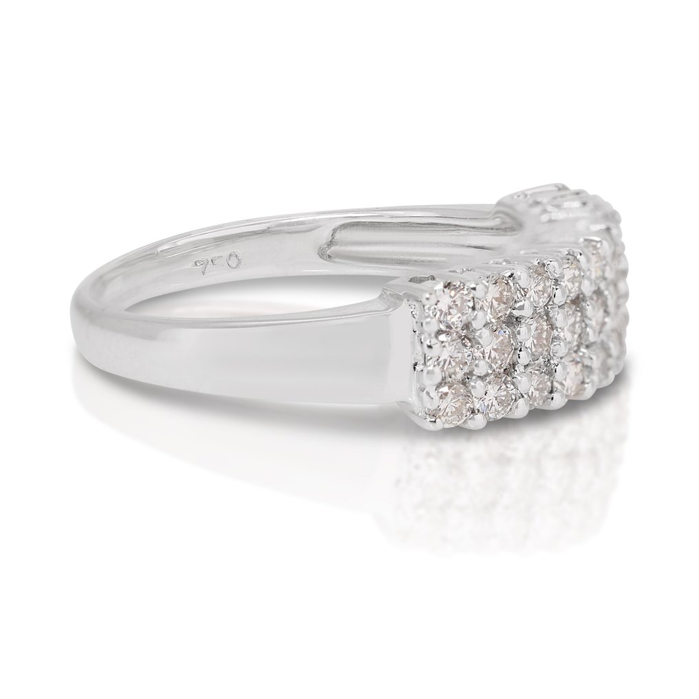 AIG Certification 0 60 total ct of natural diamonds 18 karaat