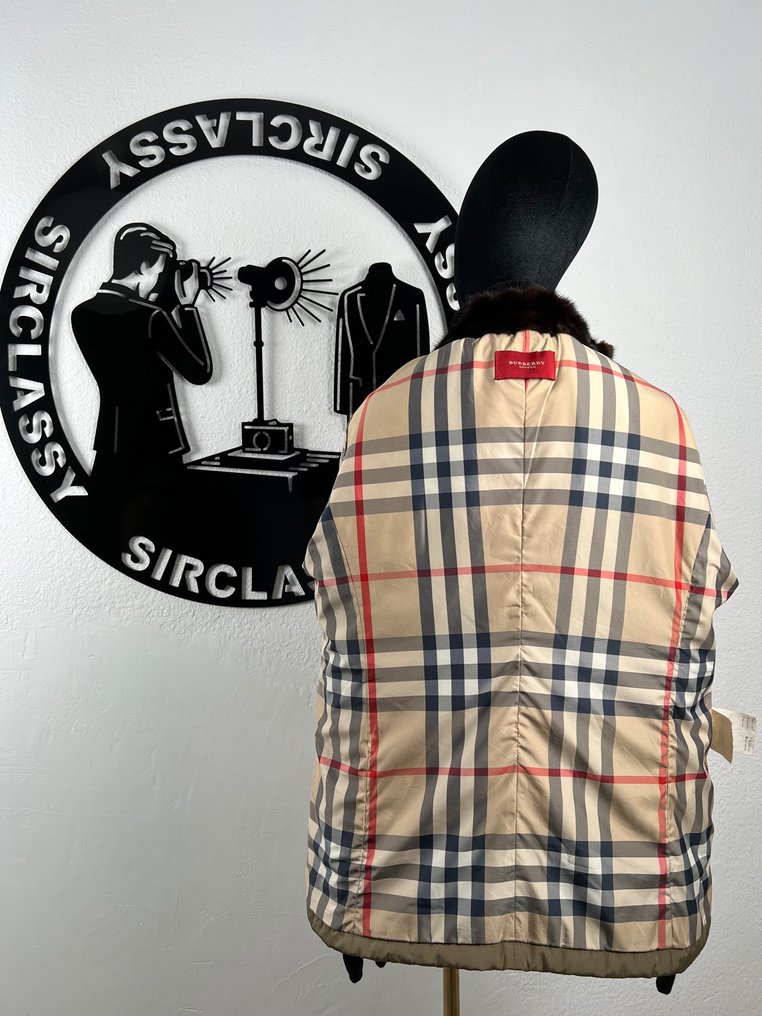 Burberry top abrigo wikipedia