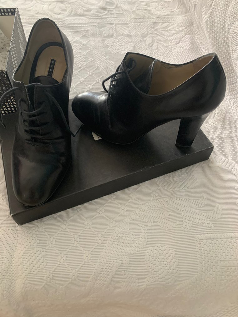 Scarpe stringate deals wikipedia