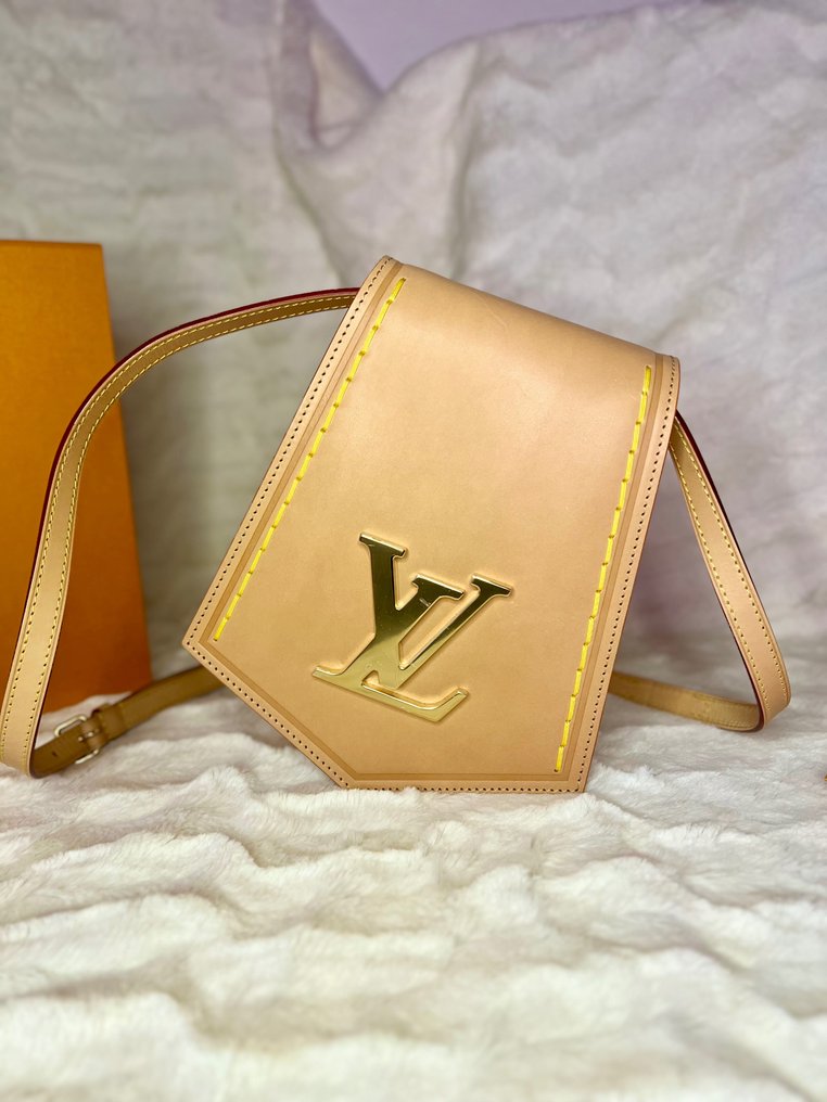 Peut on enlever les initial sur un sac louis vuitton deals