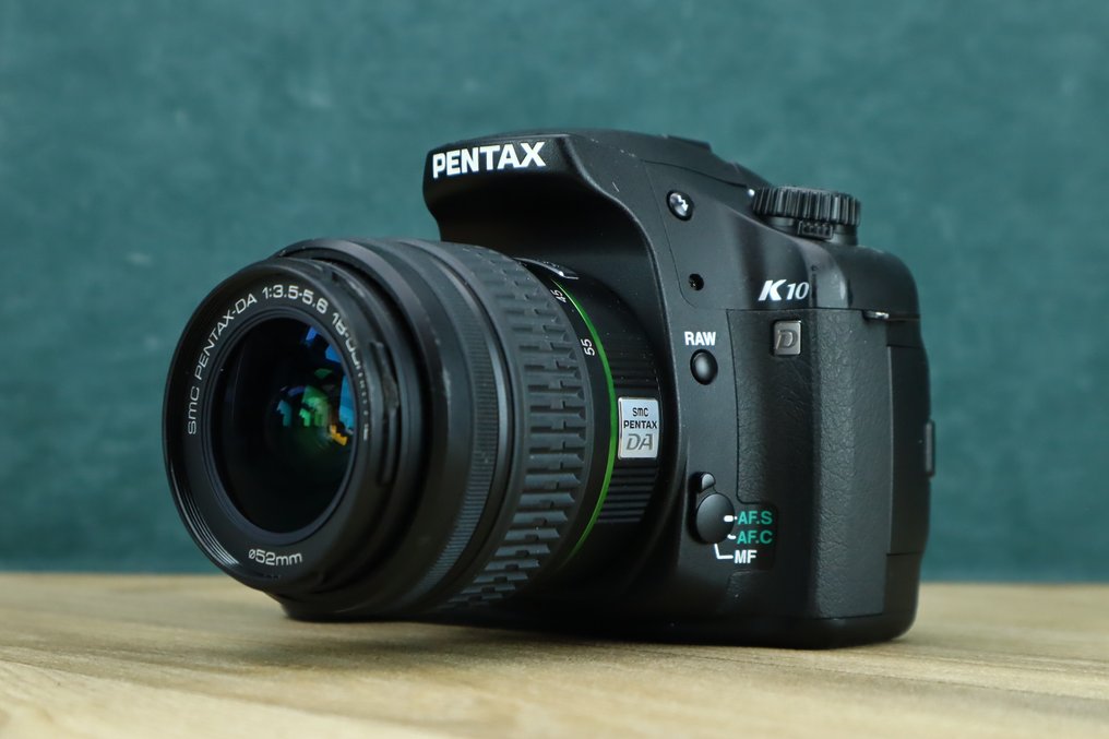 Pentax K10 D + SMCDA 13.55.6 1855mm Appareil photo reflex