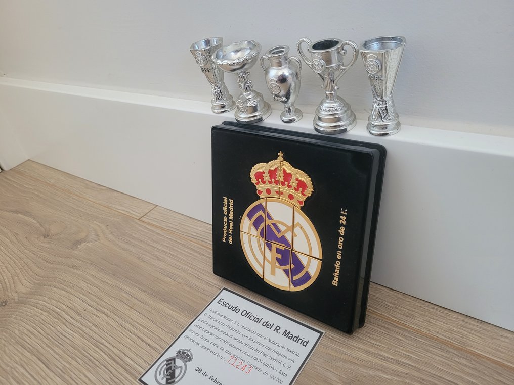 Real Madrid - Escudo Oficial Real Madrid bañado en oro de 24 K - Catawiki