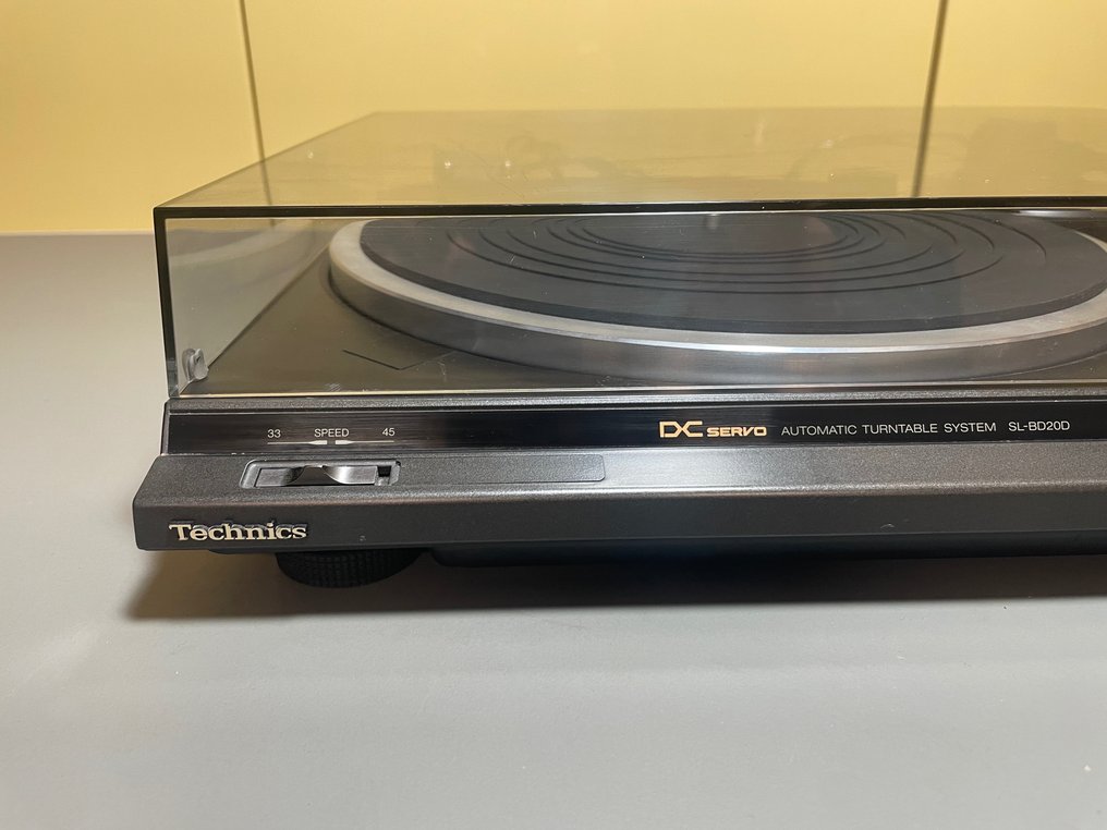 Technics SLBD20D BeltDrive Automatic Turntable System Skivspelare