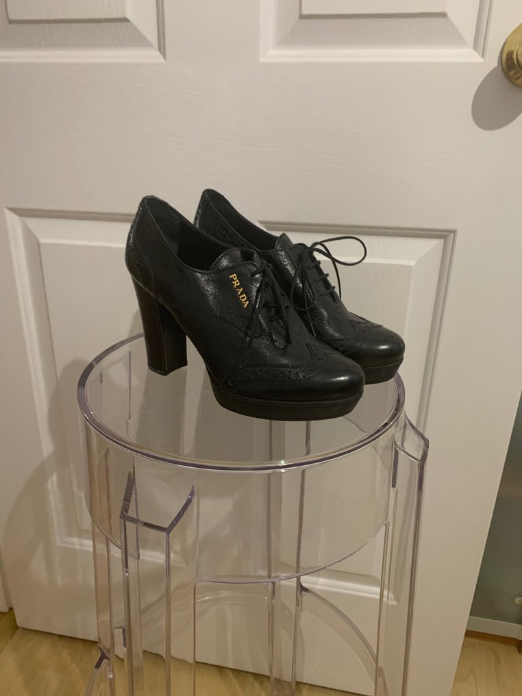 Scarpe hotsell prada basse