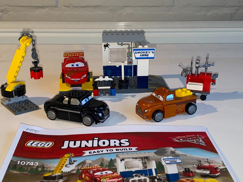 Lego smokey's garage store