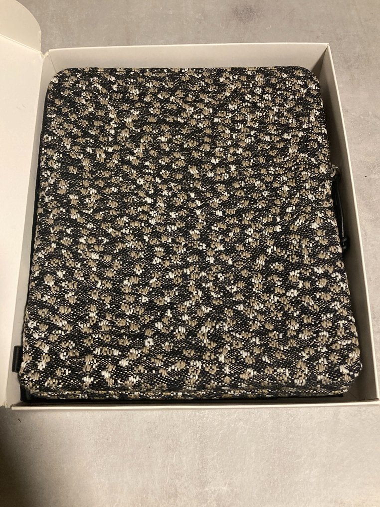 Raf simons x on sale kvadrat earphone pouch