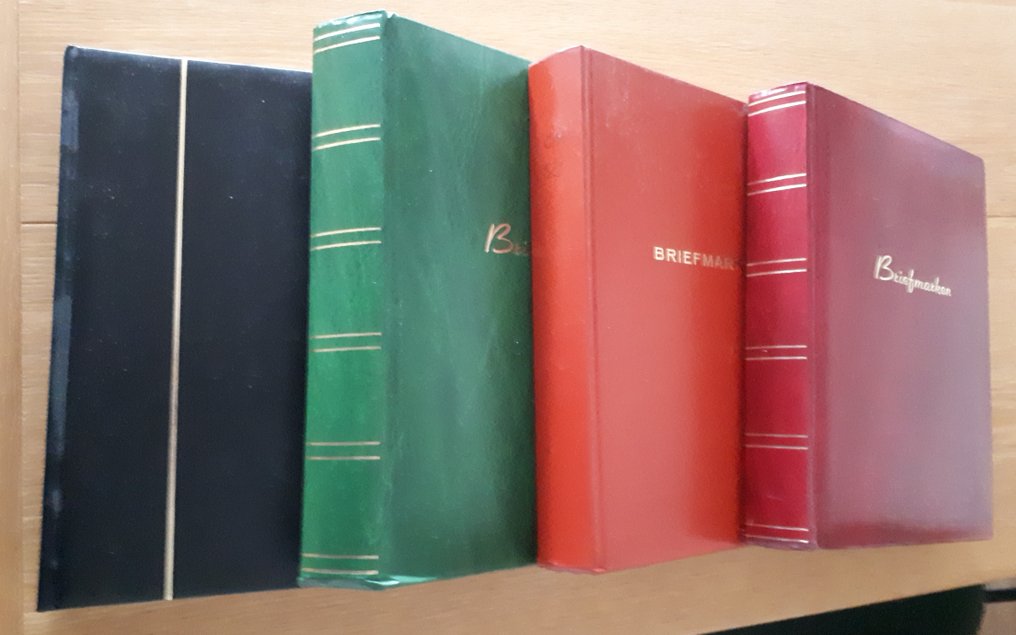 Accessories - D247) 4 empty stock books, each stock book 60 white