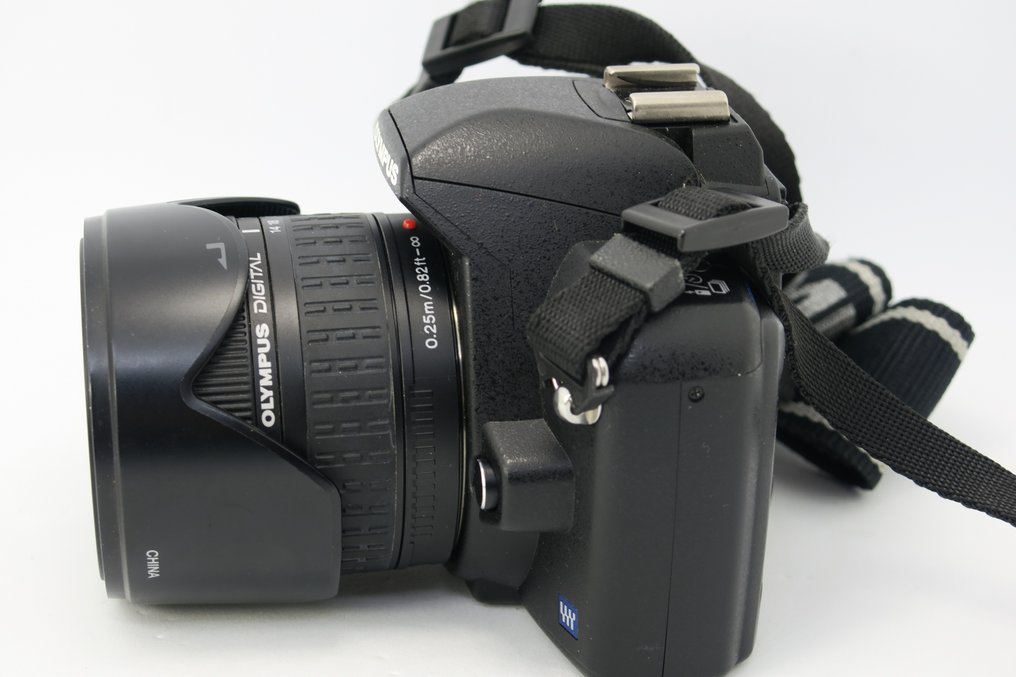 Olympus E420 camera body + 1442mm lens (inclusief accessoires en doos